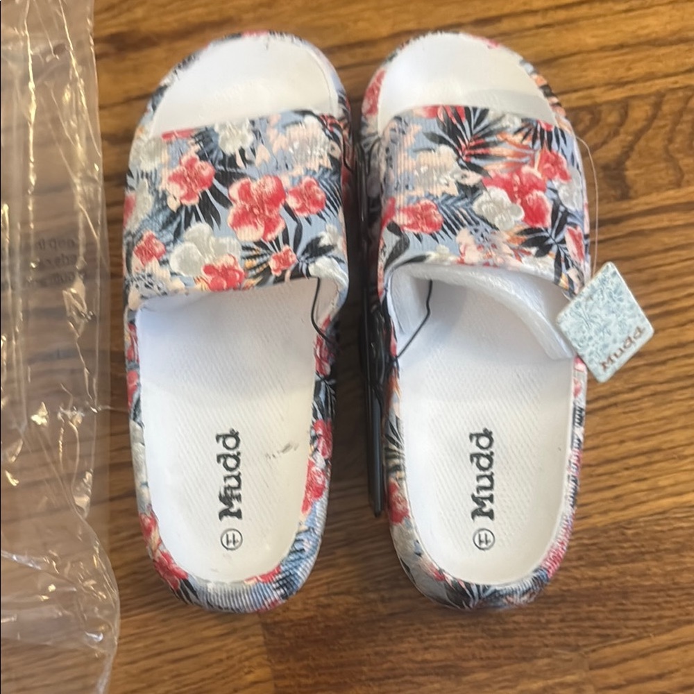 Mudd Red and Blue Aloha Sandals Floral Design, Size 11